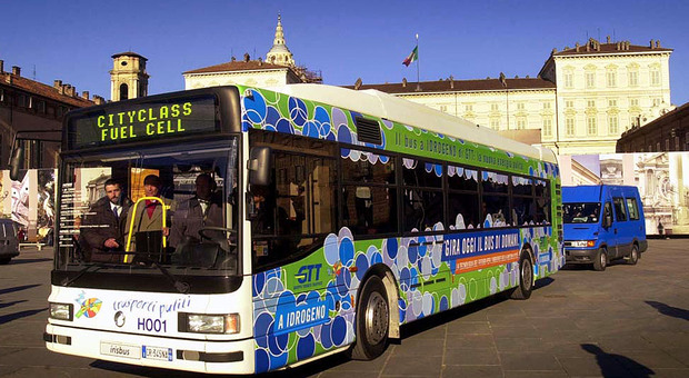 Bus a idrogeno, il futuro che (non c'è): «Il Comune ne compra 90, ma manca il rifornimento»