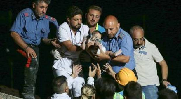 G7 a Ischia, il ministro Minniti riceve la mamma dei tre bimbi salvati nel terremoto