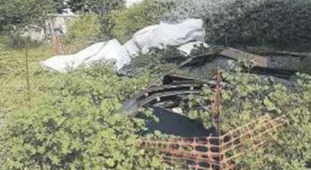 Cantiere flop a Pompei, rifiuti pericolosi a un passo da scuole e giostre