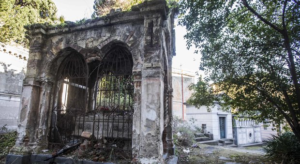 Napoli, tombe degli uomini illustri è un disastro al Quadrato