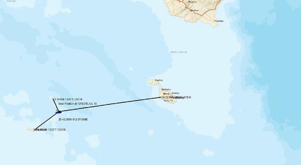 Migranti, barcone a 20 miglia da Lampedusa. Salvini: porti chiusi. Alla Guardia costiera l'ordine di non intervenire