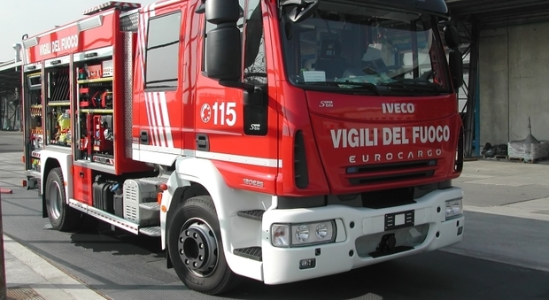 Pesaro, a fuoco un palazzo: anziana disabile muore intrappolata nelle fiamme
