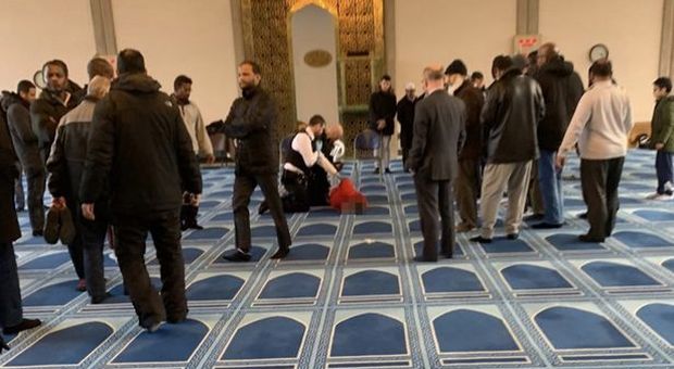 Londra, uomo accoltellato in una moschea a Regent's Park: aggressore arrestato