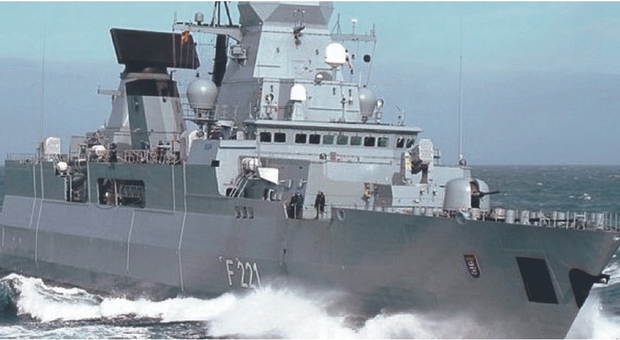 Fregata Hessen abbatte due droni Houthi nel Mar Rosso, danni ai cavi sottomarini per le telecomunicazioni