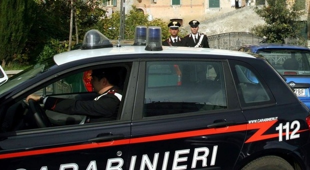 Roma, aggredisce il padre con bastone per avere soldi per la droga: arrestato 22enne