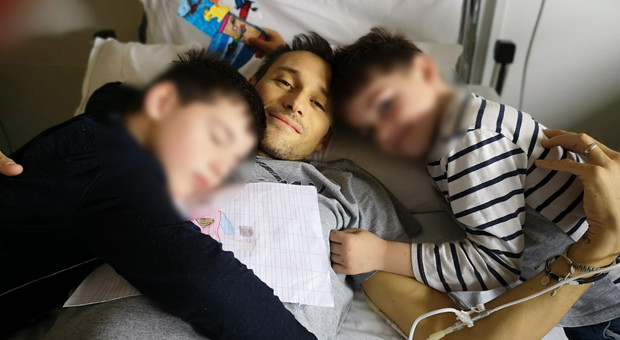 Malato terminale a 37 anni: una raccolta fondi per operare papà Gianpiero