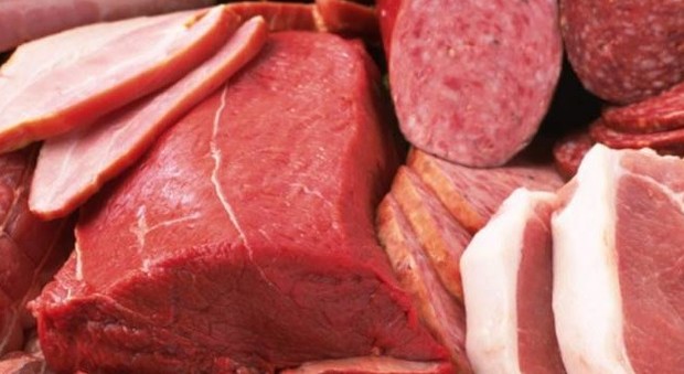Maxi sequestro di carne senza etichetta: 50 chili donati ai poveri