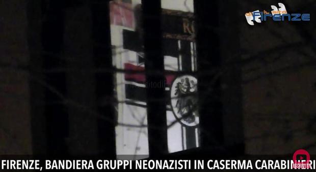Bandiera neonazista nella caserma dei carabinieri Toscana