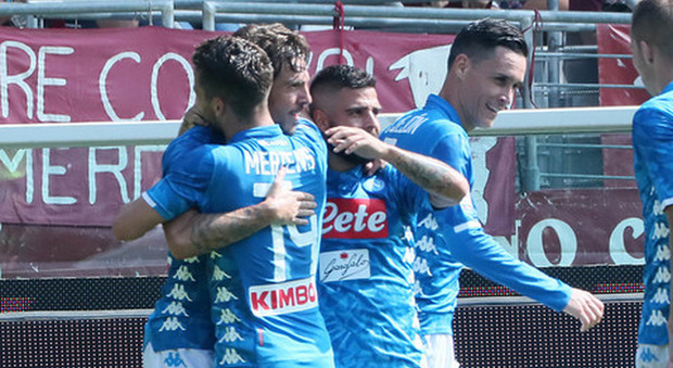 Napoli show anche senza Sarri: 21 passaggi prima del gol di Verdi