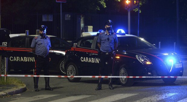 Ladro ucciso durante un tentato furto: caccia al complice, ferito un carabiniere con un cacciavite
