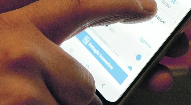 YouPol, Sos sull'app della polizia: blitz anti-droga nel Napoletano