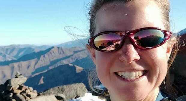 Esther, la travel blogger scomparsa sui Pirenei da tre settimane. L'ultimo sms al fidanzato: «Sono con uno sconosciuto»