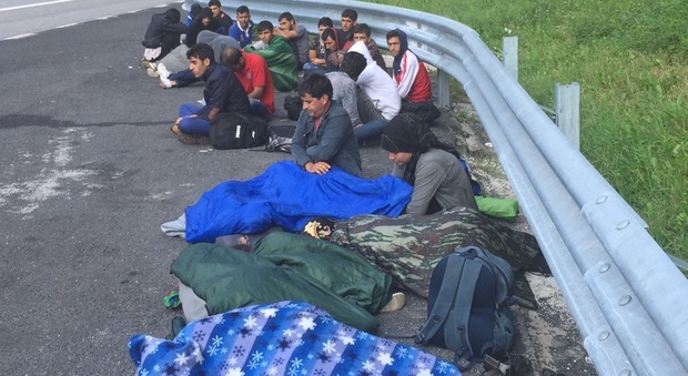 Città ostaggio dei profughi: sindaco firma una ordinanza di sgombero