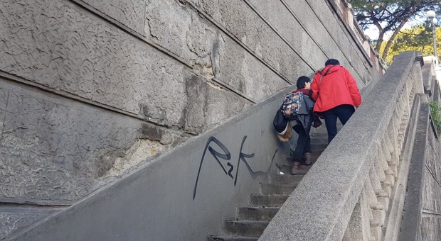 Le scale di via Cesario Console interdette al pubblico