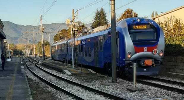 Benevento-Napoli, i treni ripartono: a novembre pendolari a bordo