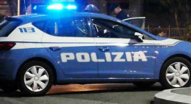 Roma, incendio in un'officina in via di Malagrotta: uomo trovato morto carbonizzato. Indagini sulle cause del rogo