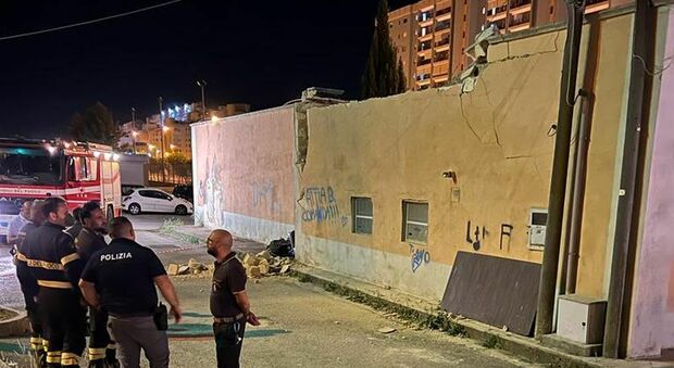 Tragedia sfiorata a Taranto, crolla il solaio nella sede della ditta raccolta rifiuti: immobile interdetto solo da qualche giorno