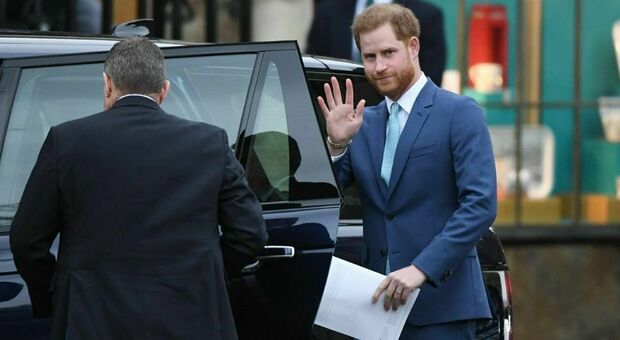 Harry in tribunale a Londra: è la prima volta che un membro della famiglia reale testimonia in un processo
