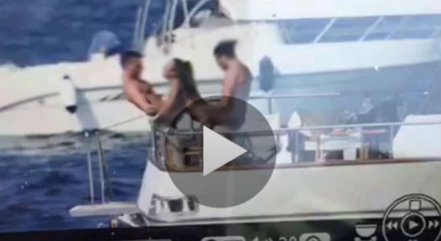 Sesso a tre su uno yacht a largo di Amalfi, il video diventa virale