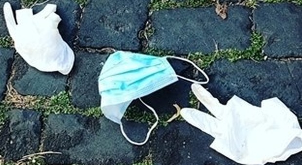 RIFIUTI Sono già stati segnalati i primi pericolosi abbandoni di guanti e mascherine