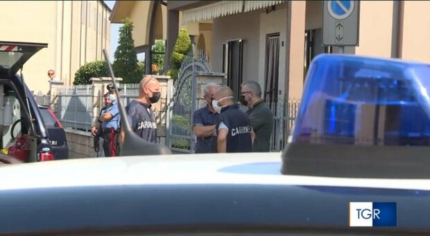 Verona, anziana accoltellata in casa: trovata con due coltelli nella schiena