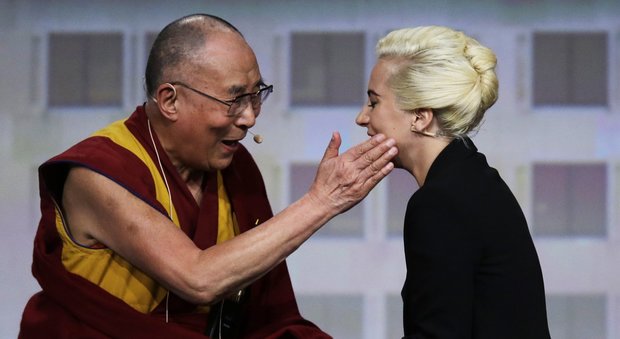 Lady Gaga bandita dalla Cina dopo l'incontro con il Dalai Lama
