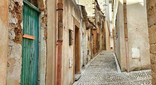 Sambuca di Sicilia, dopo il reportage Cnn tutti pazzi per le case «a un euro»