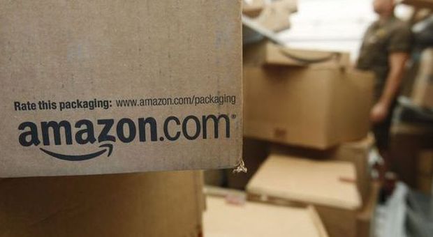 Compri online e ritiri all'ufficio postale: Amazon lancia il servizio senza sovraprezzo