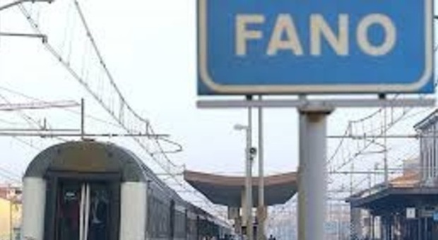 Fano, fulmine manda in tilt cabina elettrica ​Treni in ritardo lungo la linea Adriatica