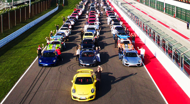 Alcuni dei partecipanti al Porsche Festival all’autodromo toscano del Mugello
