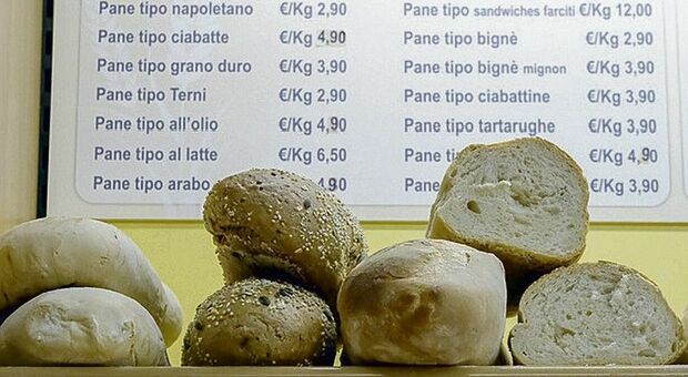 Spesa, il caro prezzi non si arresta più: e un chilo di pane sfiora i 4 euro