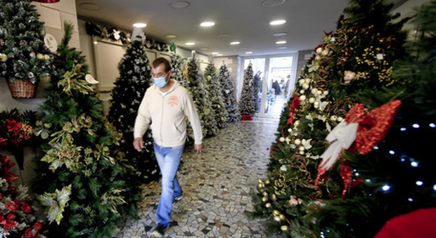 Il coordinatore del Cts: «Il Natale tradizionale ce lo dobbiamo scordare». Dopo il 4 dicembre ristoranti aperti?