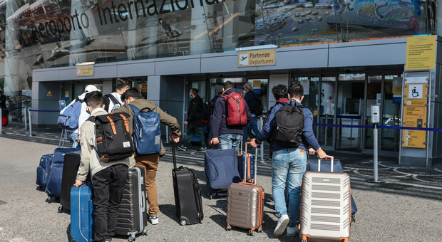 Covid, napoletani in fuga all'estero: 27 voli, Malta la destinazione più gettonata