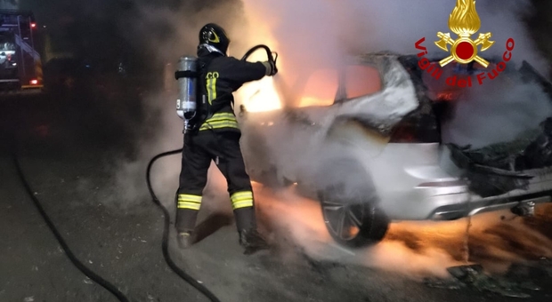 Incendio auto a Lizzanello: ci sono due (presunti) responsabili. Denunciati