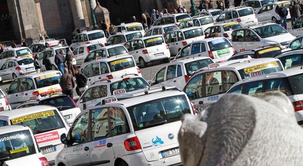 Vertenza taxi, a Napoli sit-in lunedì mattina a piazza Plebiscito