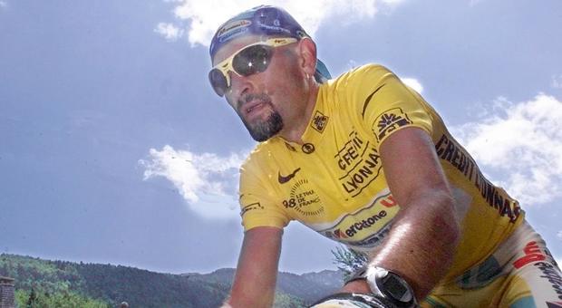 «Pantani non era solo qualdo morì», il mistero del corpo spostato e i dubbi sul doping