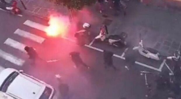 Spezia-Lazio, scontri tra tifosi nel centro storico: arresti e un ferito. Danni anche a un ristorante