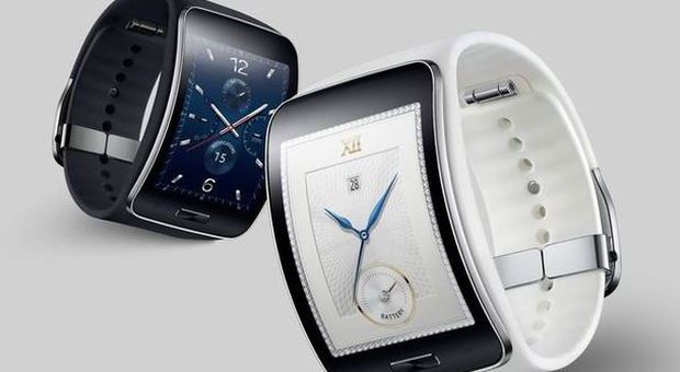 Samsung Gear S, arriva in Italia lo smartwatch dal display curvo con cui si può telefonare