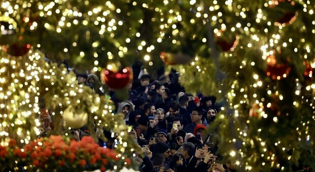 L'accensione delle luci dell'albero di Natale a piazza del Popolo