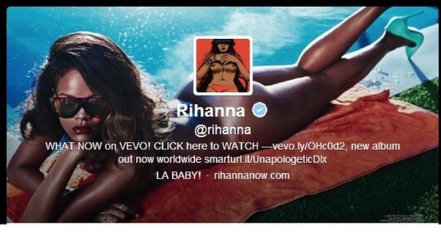 Rihanna in topless contro Instagram che censura le sue foto «hot» | Foto e video