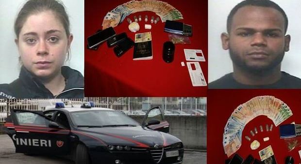 I due arrestati e il materiale rinvenuto dai carabinieri