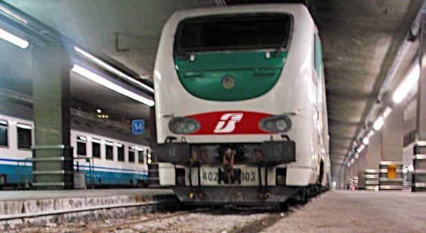 Treni cancellati e in forte ritardo, disagi sulla tratta Roma-Napoli