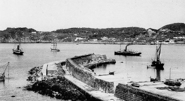 il porto di Forio agli inizi del '900