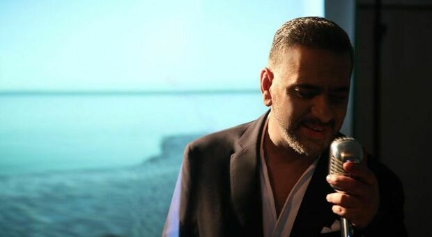 Mondiali in Qatar, il cantante libanese Fadel Shaker (latitante dopo la condanna per terrorismo) nel video per il via della kermesse