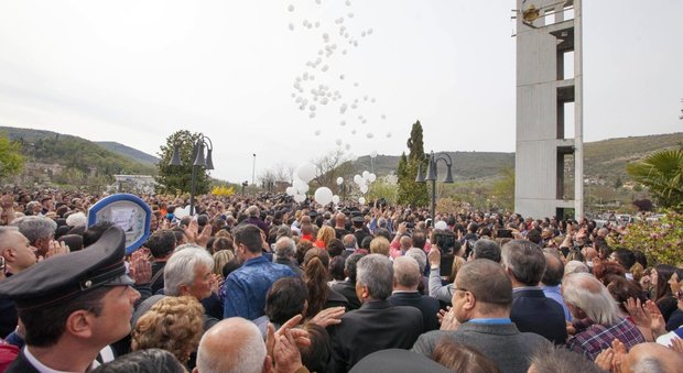 Folla ai funerali di Emanuele ad Alatri