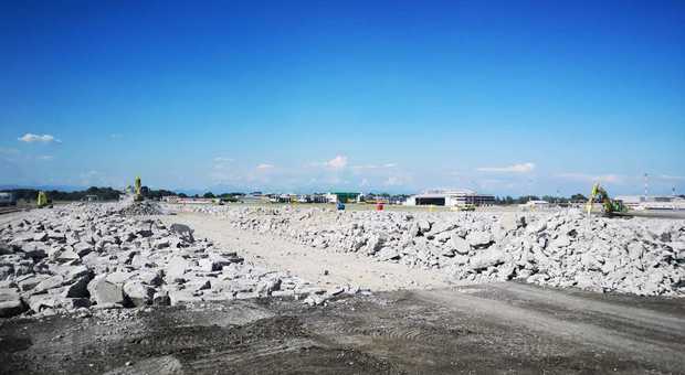 Milano, demolita la pista di Linate: partiti i lavori per il rifacimento