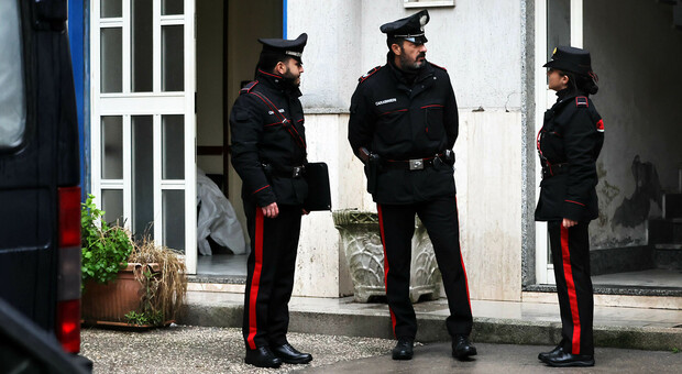 Tre carabinieri in servizio