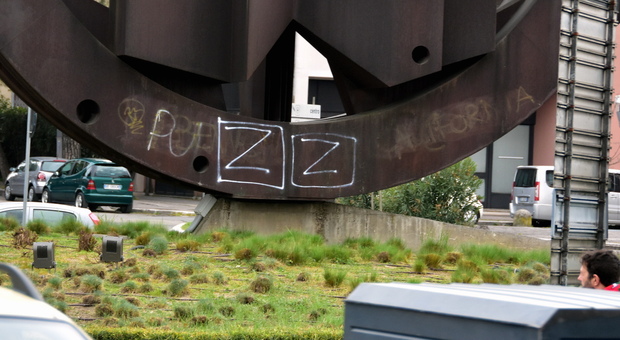 A Terni monumento imbrattato con due "Z" simbolo dell'esercito russo