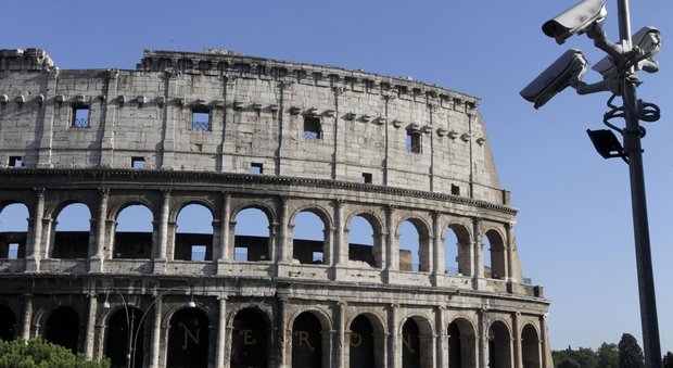 Colosseo, Raggi fa ricorso contro il decreto del governo. Franceschini: M5S blocca l'innovazione