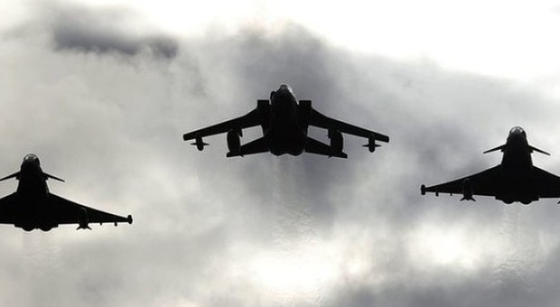 Gran Bretagna, allarme dell'intelligence: «Il Paese prossimo obiettivo dell'Isis dopo i raid in Siria»